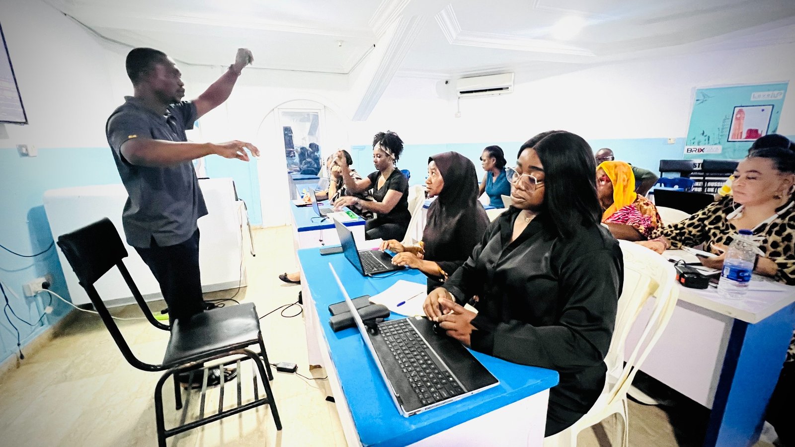 Mobet Media Academy live classroom session